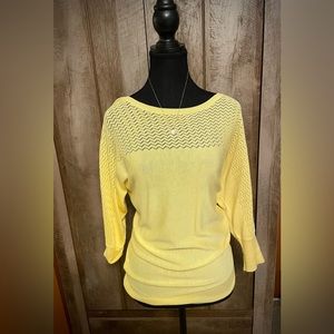 NY&Co light weight yellow cardigan, beautiful pattern overlaying shoulders. Xs